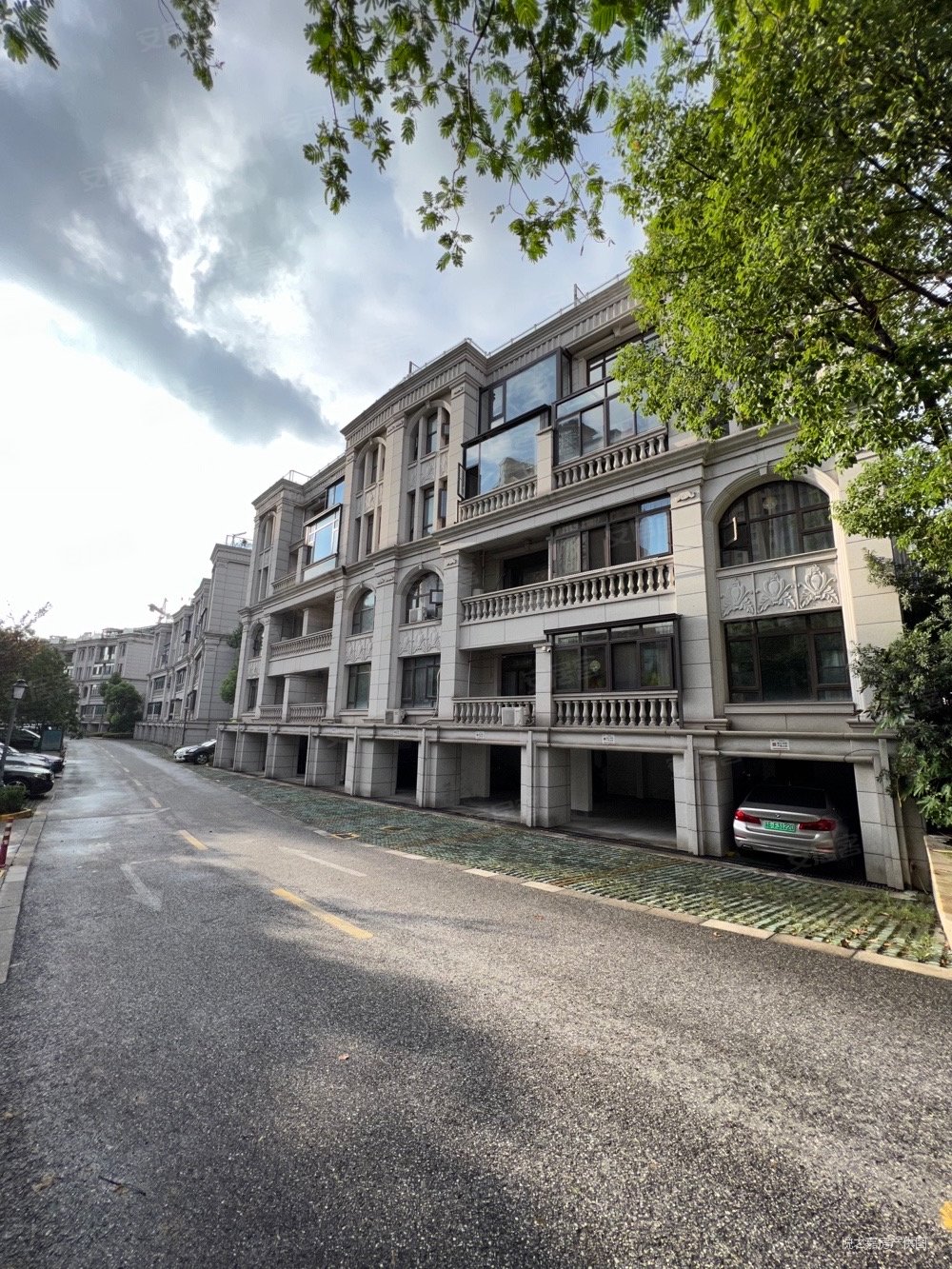 我是一套3房朝南的叠加别墅 正等我的主人来装修呢,伯爵大地二手房