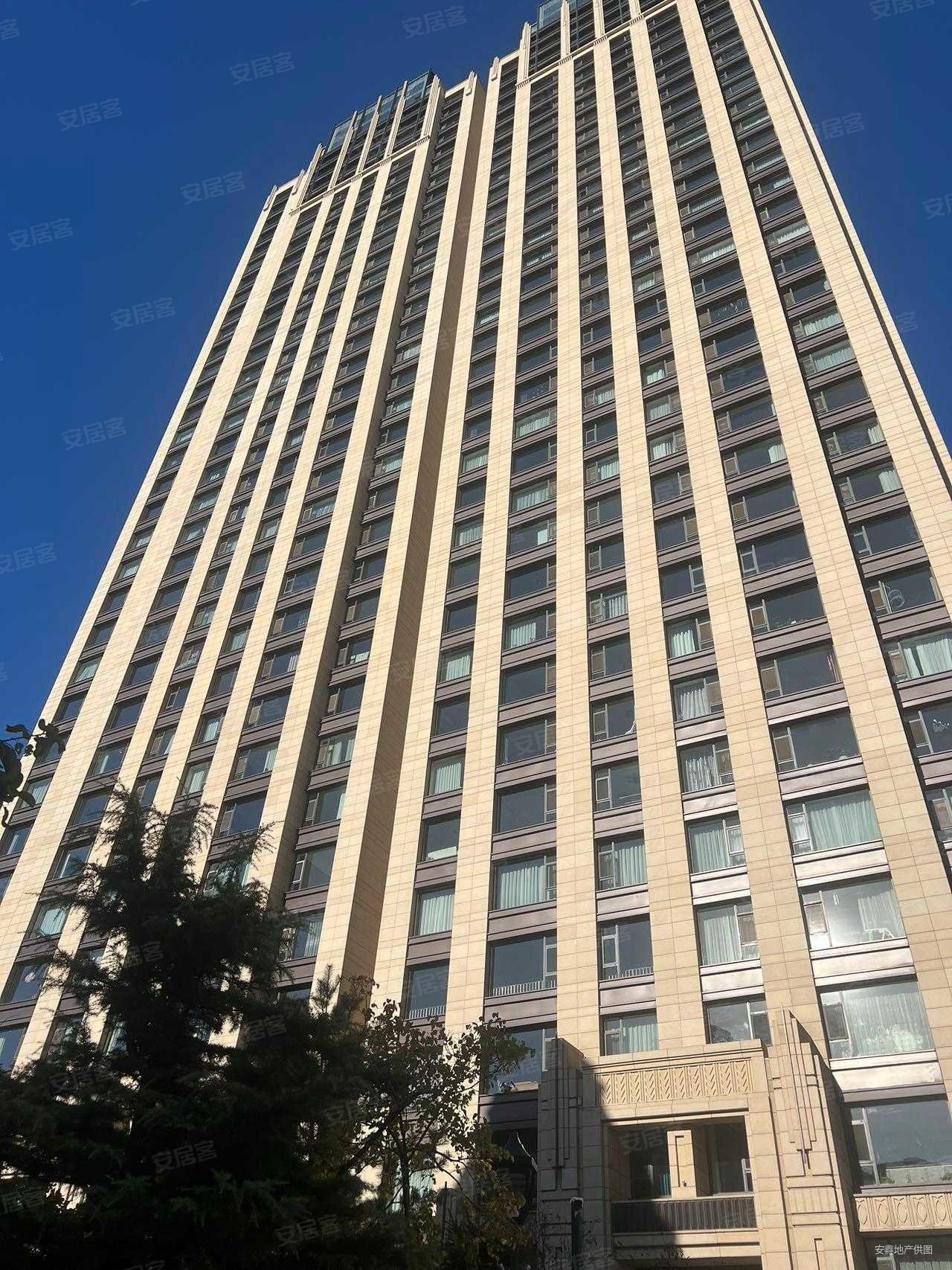 紫御东方 一梯一户 精装修 落地窗 光线非常好 有附属面积