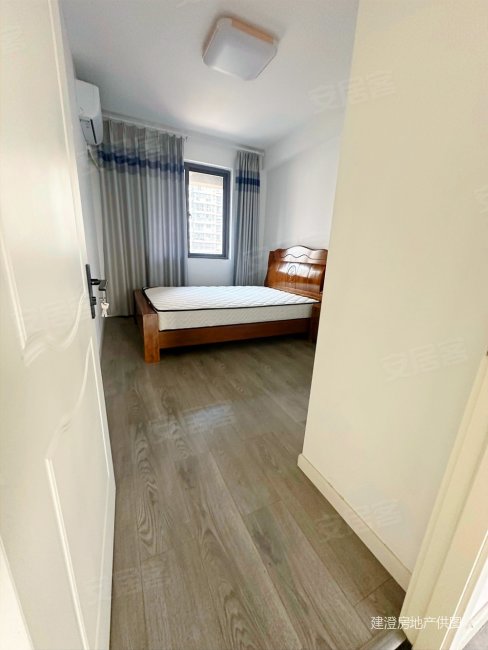 英伦尚郡精装三房房东诚心出售888万