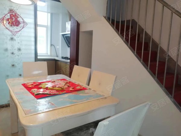 庆阳西峰西峰城区丽景家园南区!体育馆!多层!上下复式!使用面积超大!