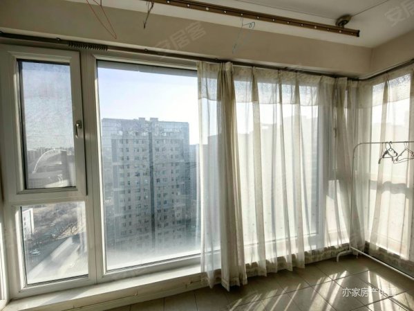 保利达江湾城精装南向一居室高楼层采光好配套齐交通便利