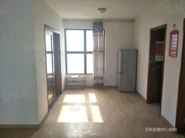 出售万科3房住宅,带装修,公摊小,随时看房