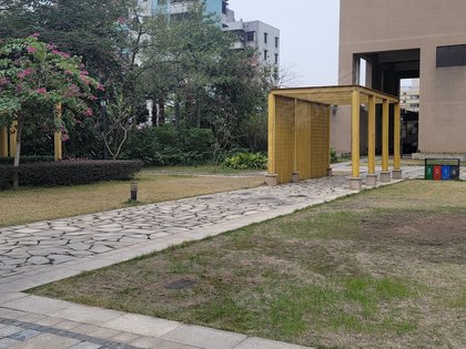 部分楼栋靠近南海大道,会比较吵不足【附近学校】小区自带景裕幼儿园