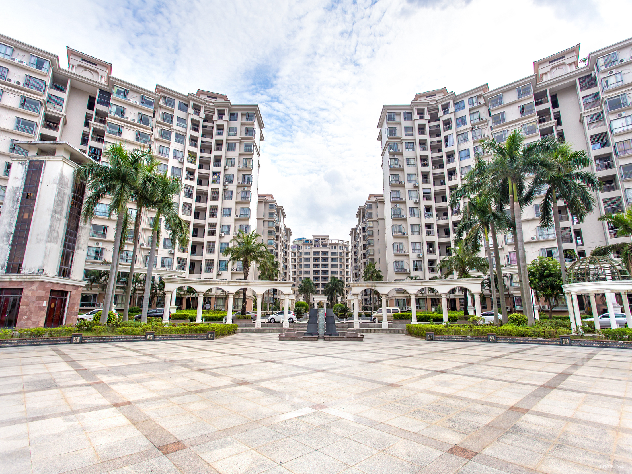 丽港城精装3房2卫全南户型装修保养好可拎包入住