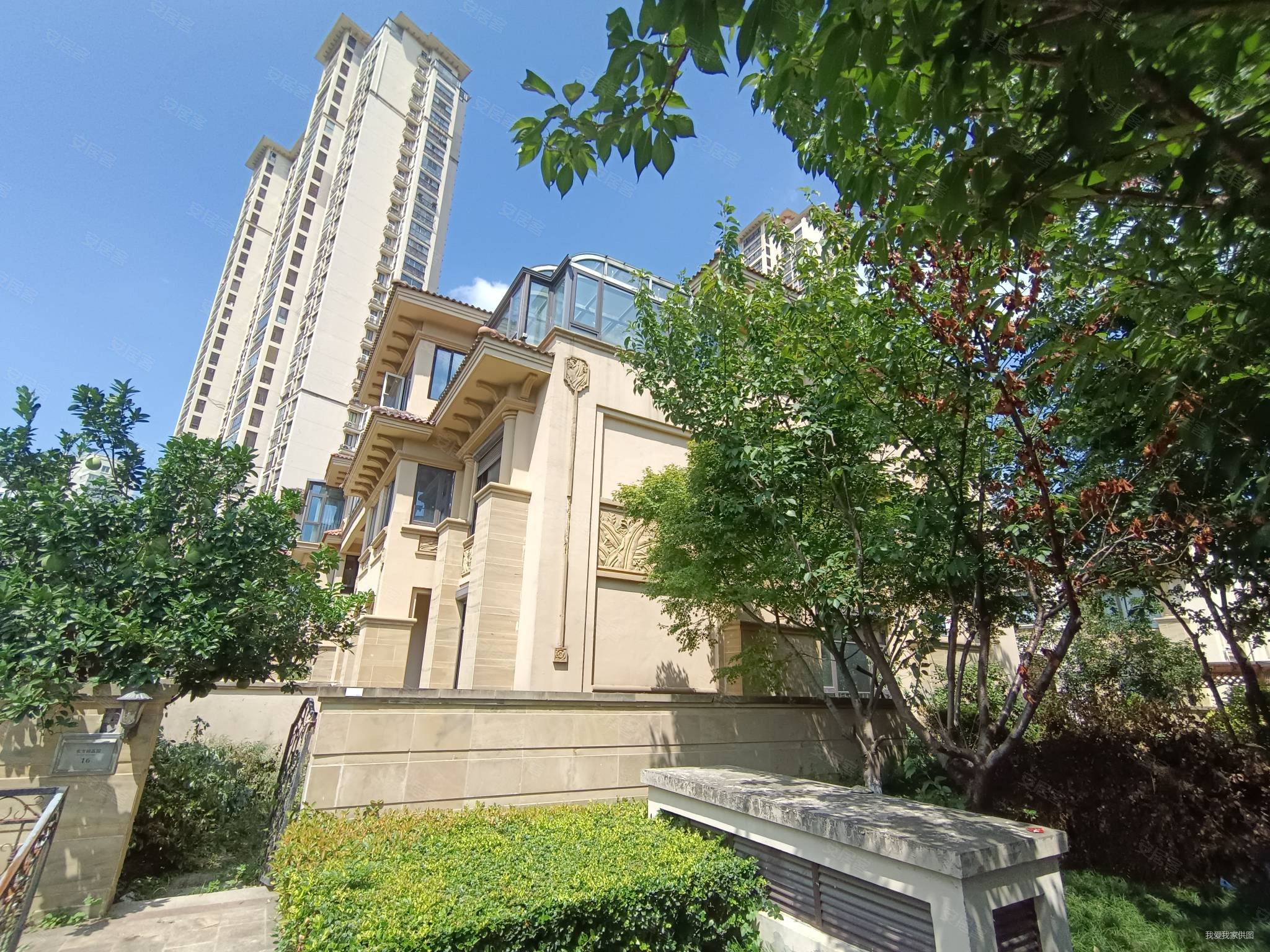 东方丽晶(别墅)5室3厅3卫232.23㎡南720万