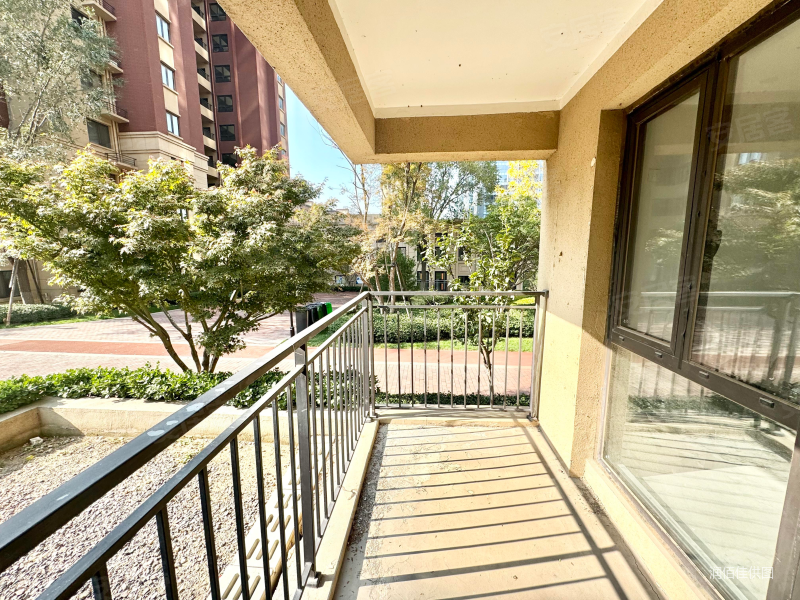 青特小镇e区4室2厅2卫145㎡南北245万