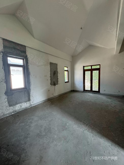 复地朗香 独栋别墅  上有花园下有车库