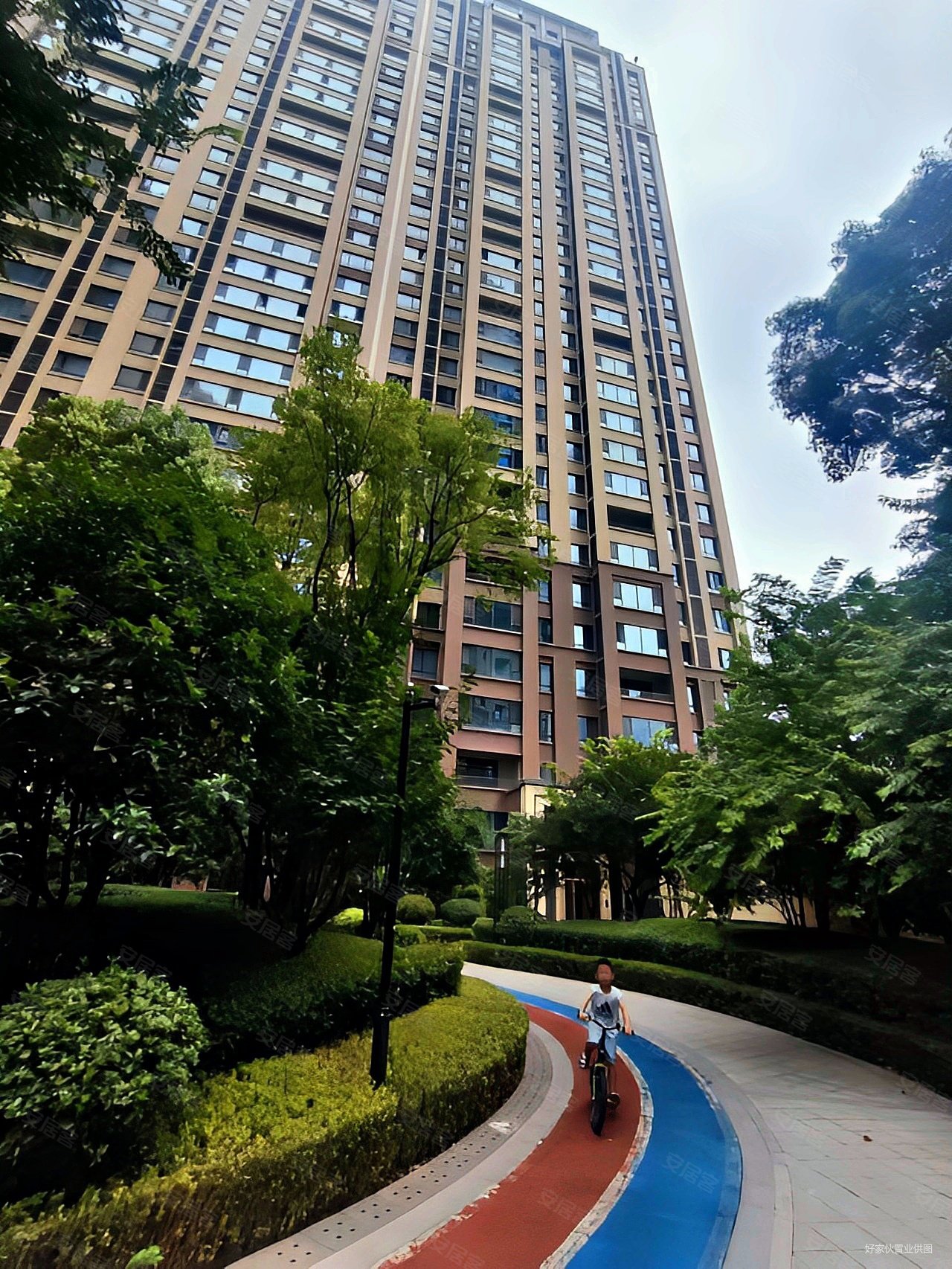 万达天樾14号楼中高层一梯一户大四室大采光带产权车位急售