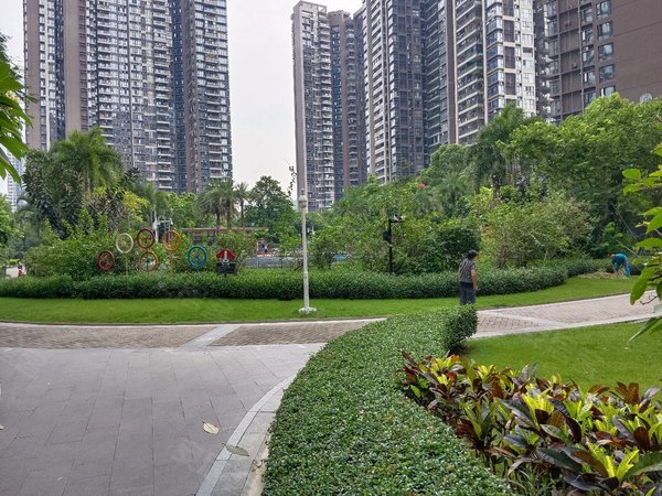 深圳龙岗横岗乐城(一期)荷坳地铁站100米物业,52平小两房全齐仅租3200