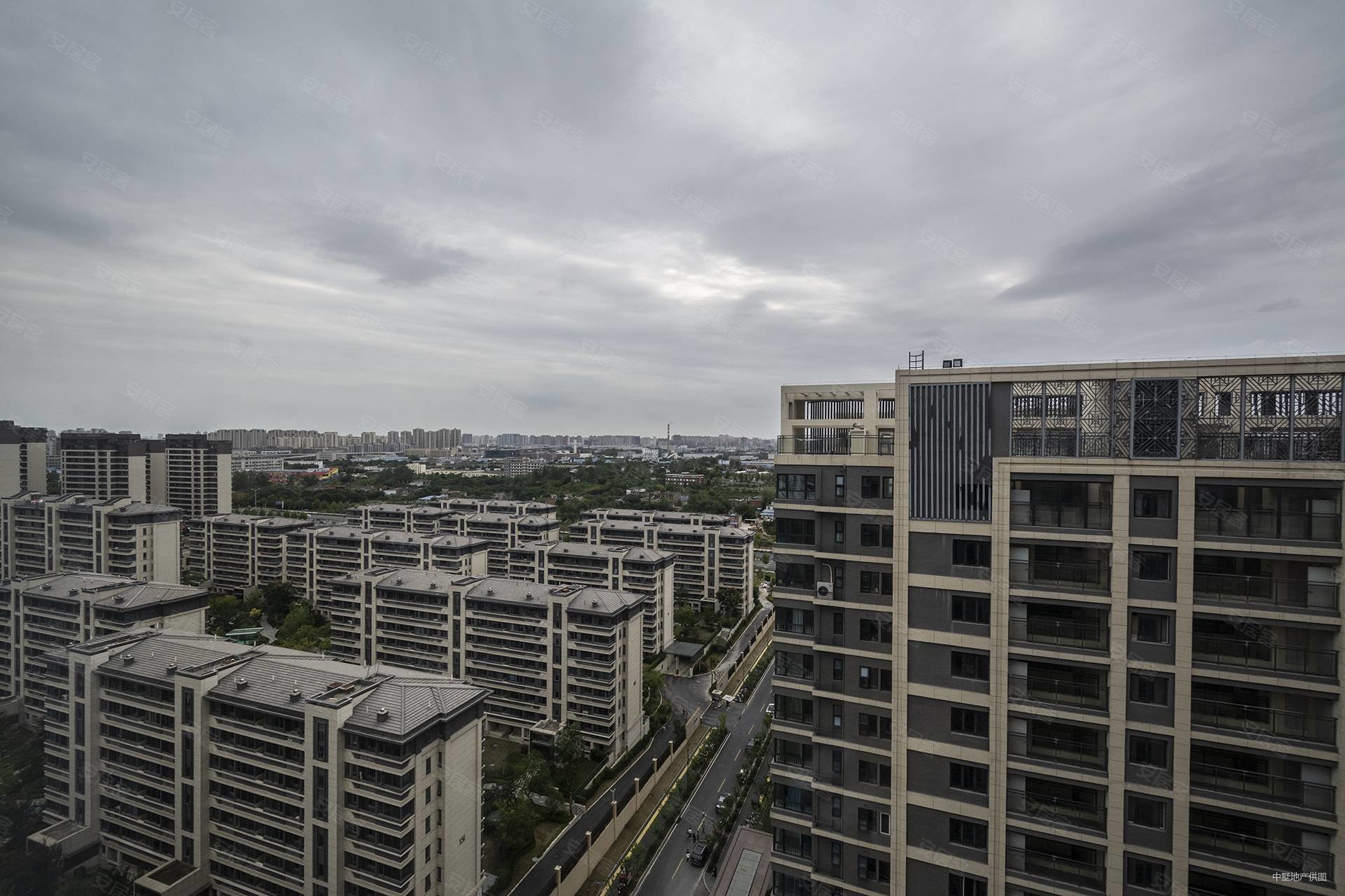 悦湖新著南北通透次新房高楼层采光充足不满2