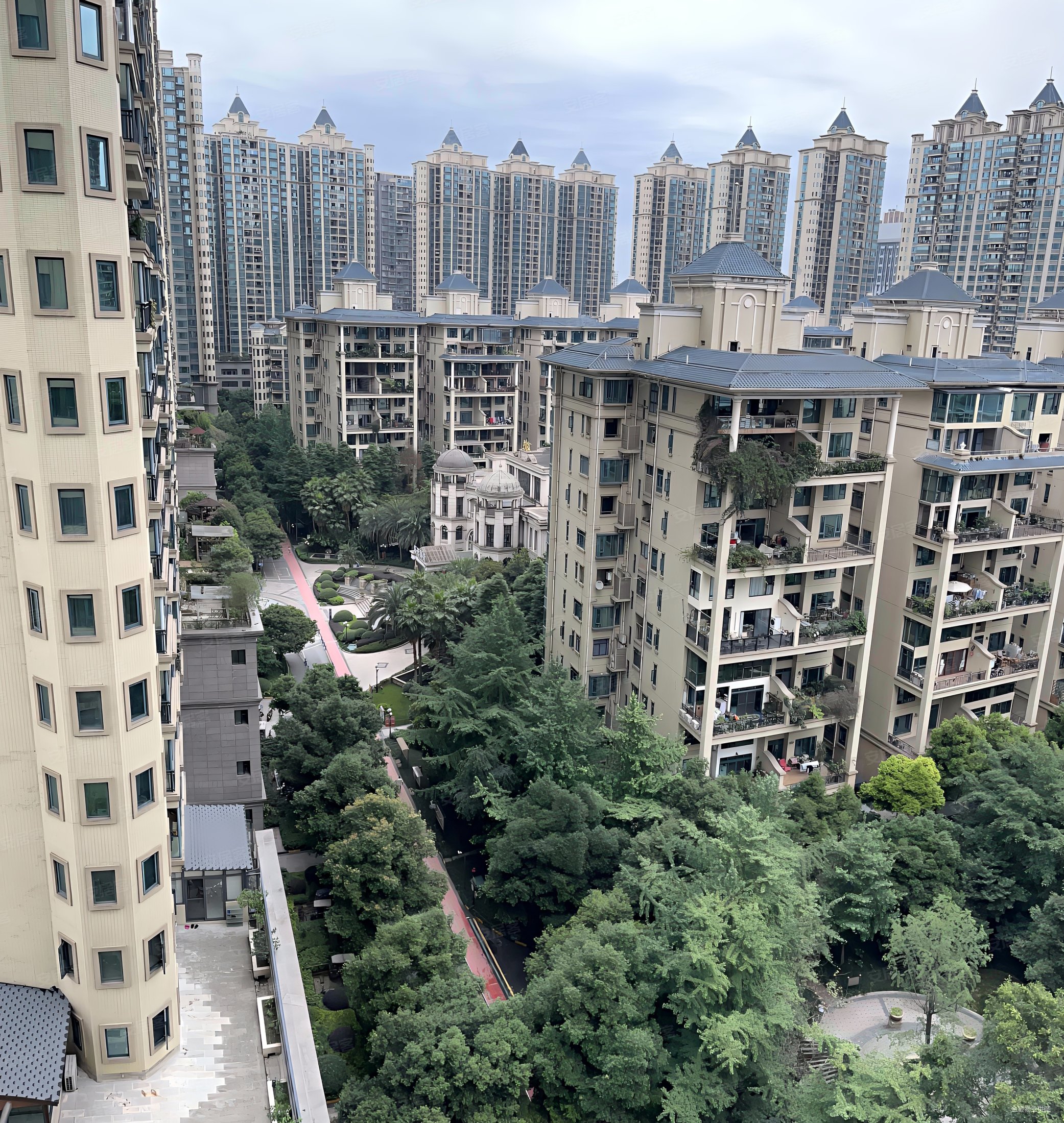 恒大城楼层好临地铁交通便利