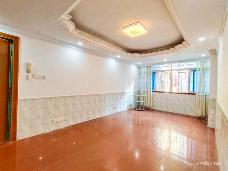 河南岸新兴华苑门口就是菜市场电梯楼一口价60万