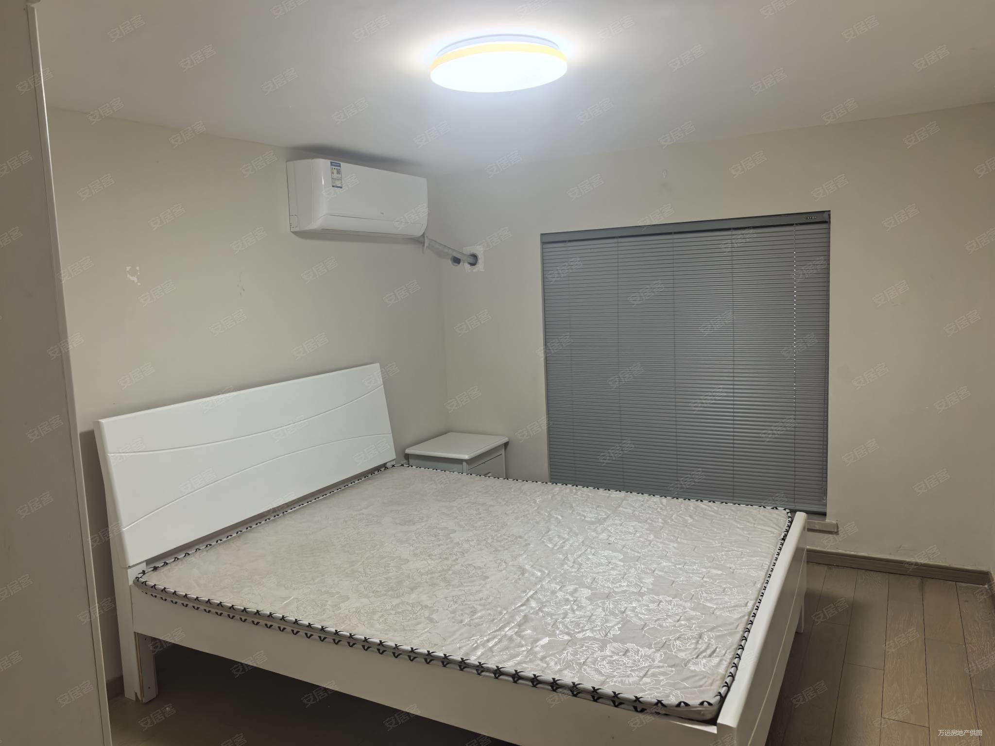 赞成名仕府4室2厅2卫119㎡南106万