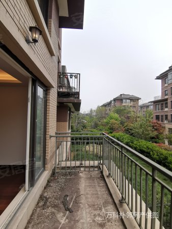 万科城 花园洋房精装修大四房 满五唯一赠露台 新房未入住