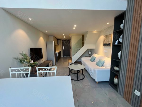 昆明呈贡市政府呈贡吾悦广场吾悦广场旁精装复式公寓出租  带家具家电