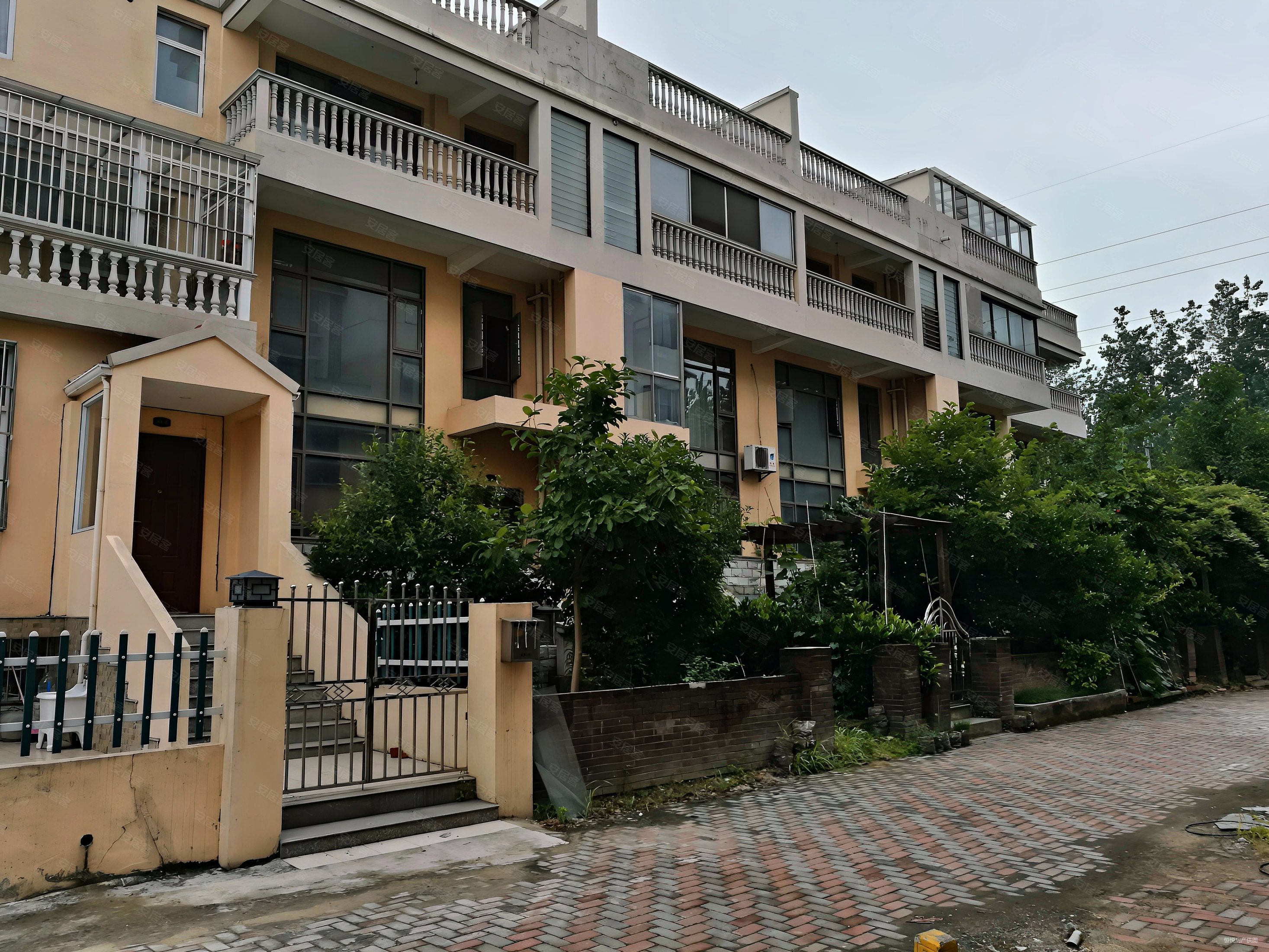 新出房源 鸿禧山庄联排别墅 全新毛坯 带花园 带车库,鸿禧山庄二手房