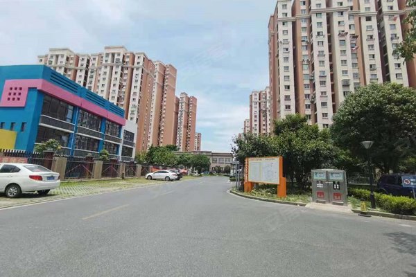 美罗家园金丰苑第一居民区