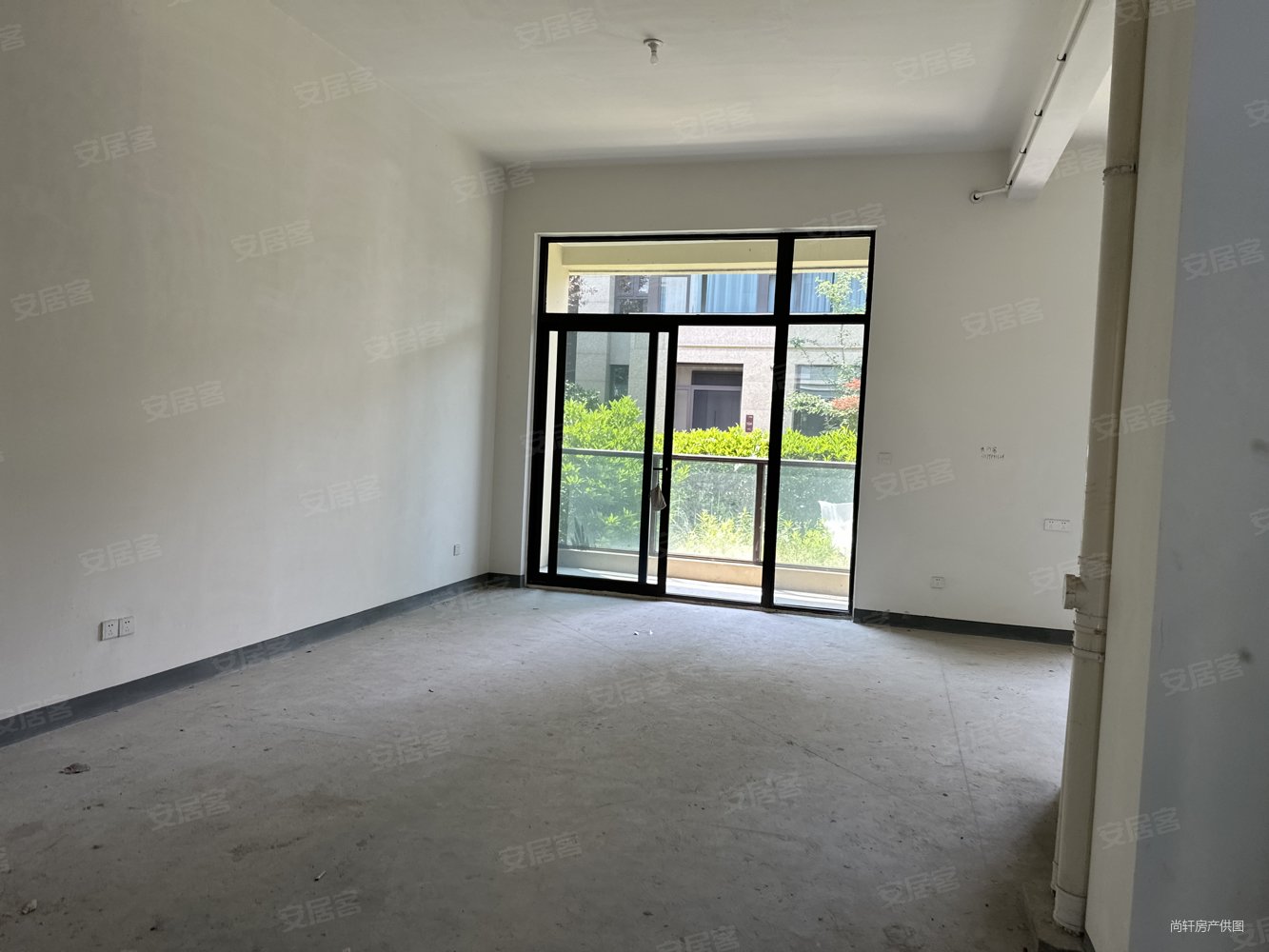 龙茂府排屋630万 带车位2个毛胚急