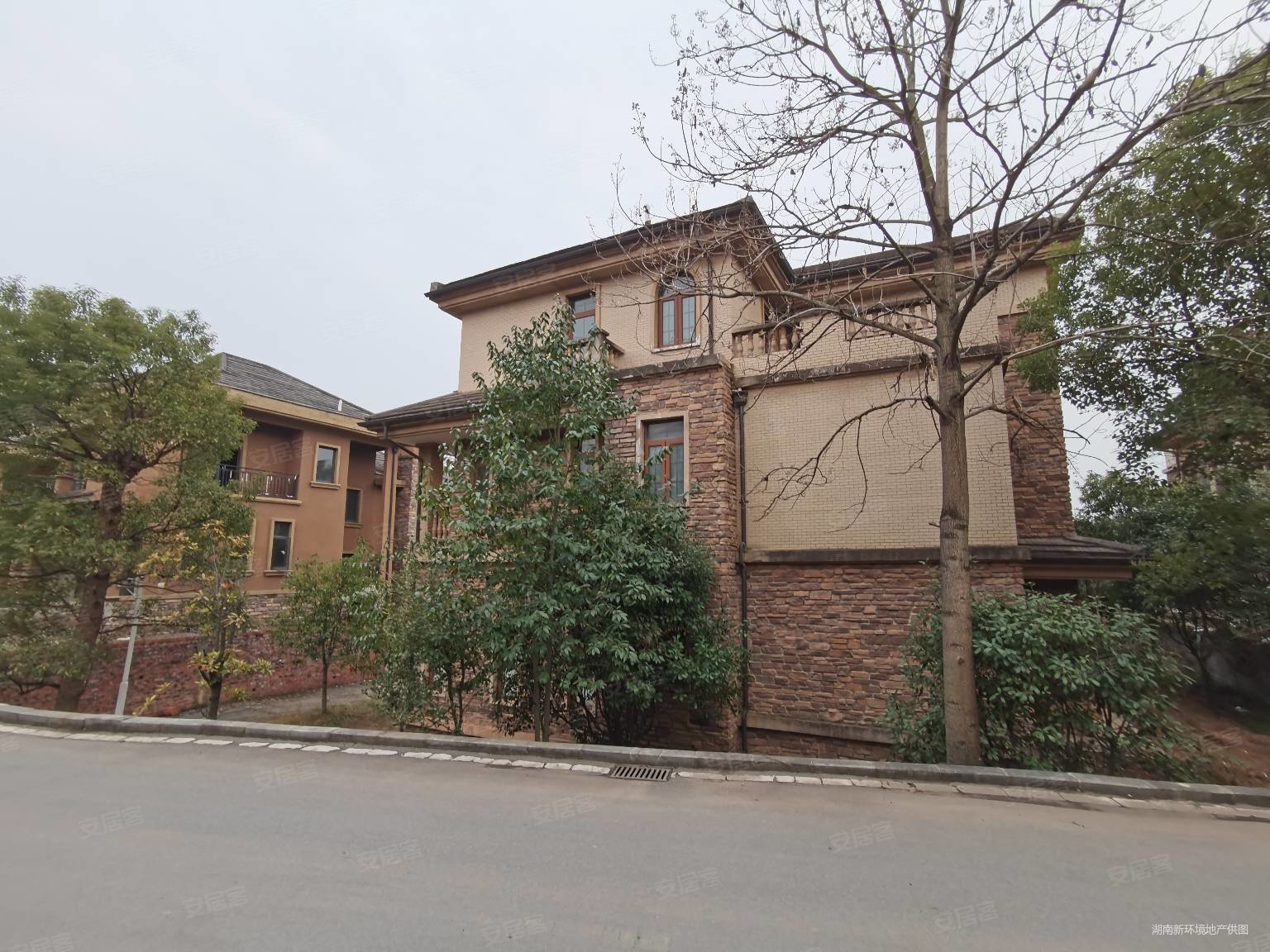 省府南 低于市场价80万的独栋 花园超大350平 双车库,橘郡礼顿山(别墅)二手房,535万,4室2厅,5卫,287.97平米-长沙安居客