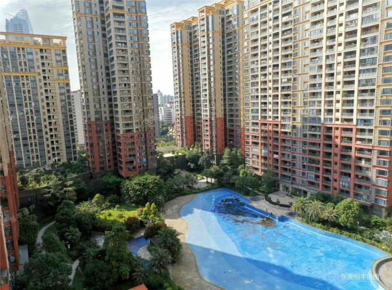 天利中央花园4室2厅2卫129.83㎡南北400万