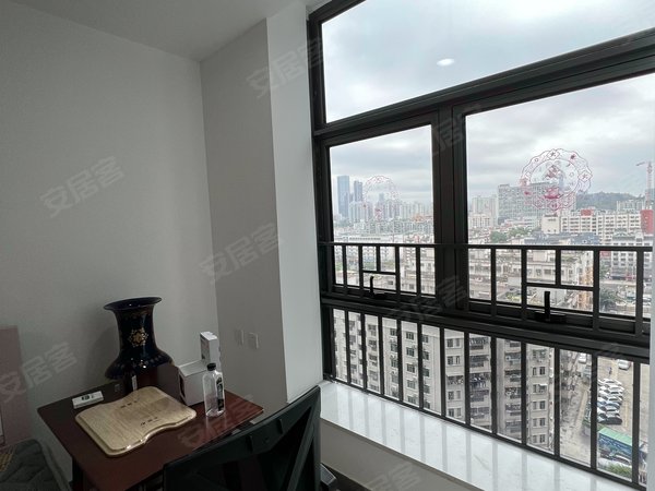 深圳福田上梅林嘉鑫辉煌时代辉煌时代2栋精装一房4000急租,干净清爽