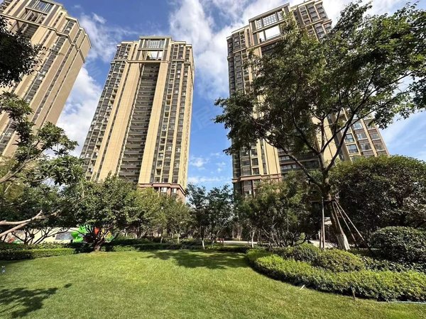 昆明官渡福保片区万科翡翠滨江万科翡翠滨江 3室2厅1卫 配套齐全 南北