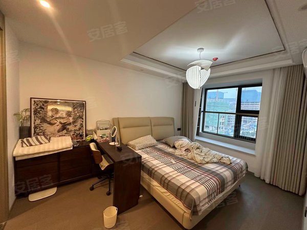 奢华豪宅大平层!品质保安24小时护航 奥体中心 汉峪金谷!