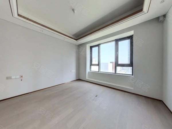 青岛黄岛薛家岛绿地凤栖澜玥有密码!唐岛湾大平层!可配全套,价格可谈,随时看房出租房源真实图片