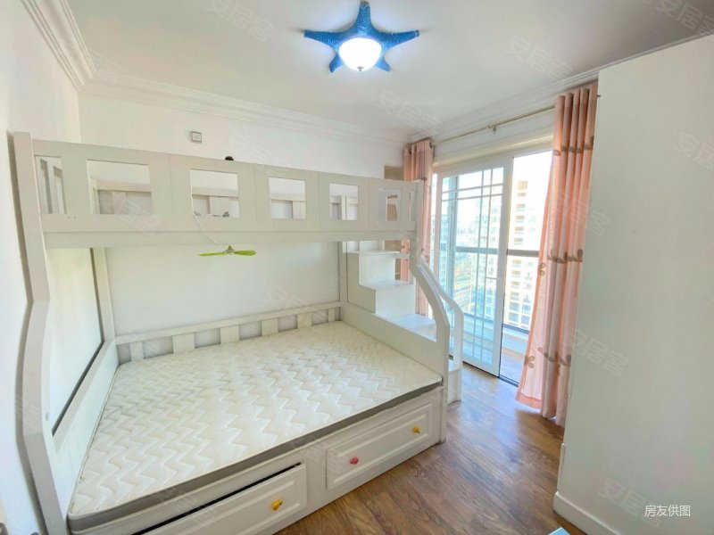 李村河畔 九水东路 绿城西子公寓 精装套三 有钥匙 19楼