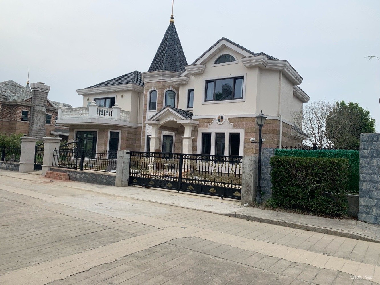 阳明山庄精装一线湖景独栋别墅大花园可拎包即住