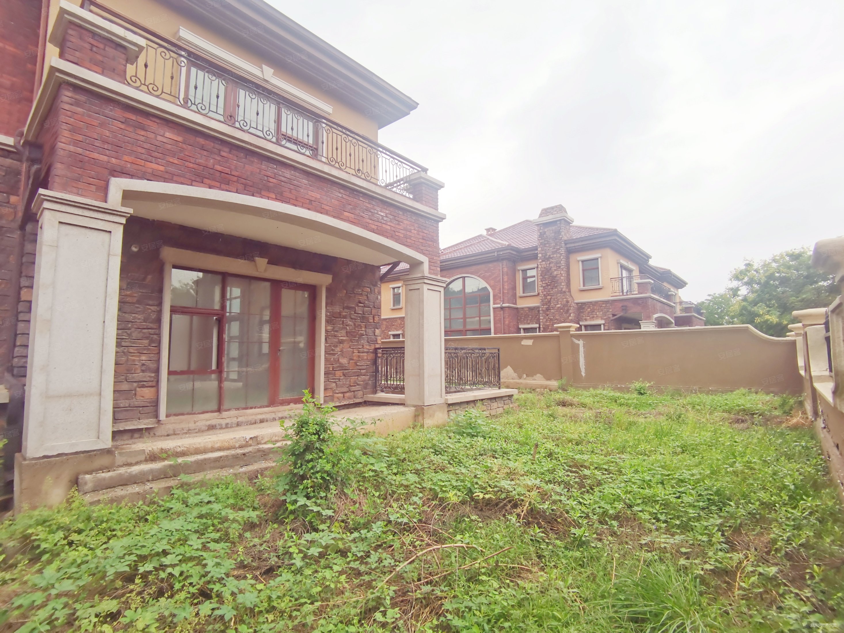 北辰红橡墅4室3厅5卫517㎡南北1980万