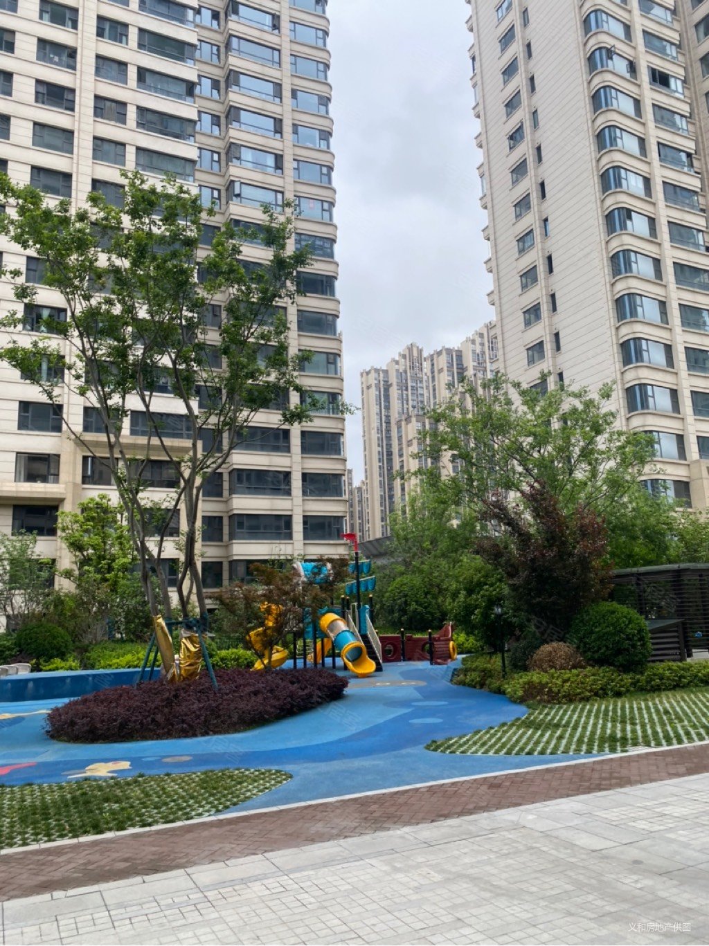 蓝光半岛公馆3室2厅2卫117㎡南北219万