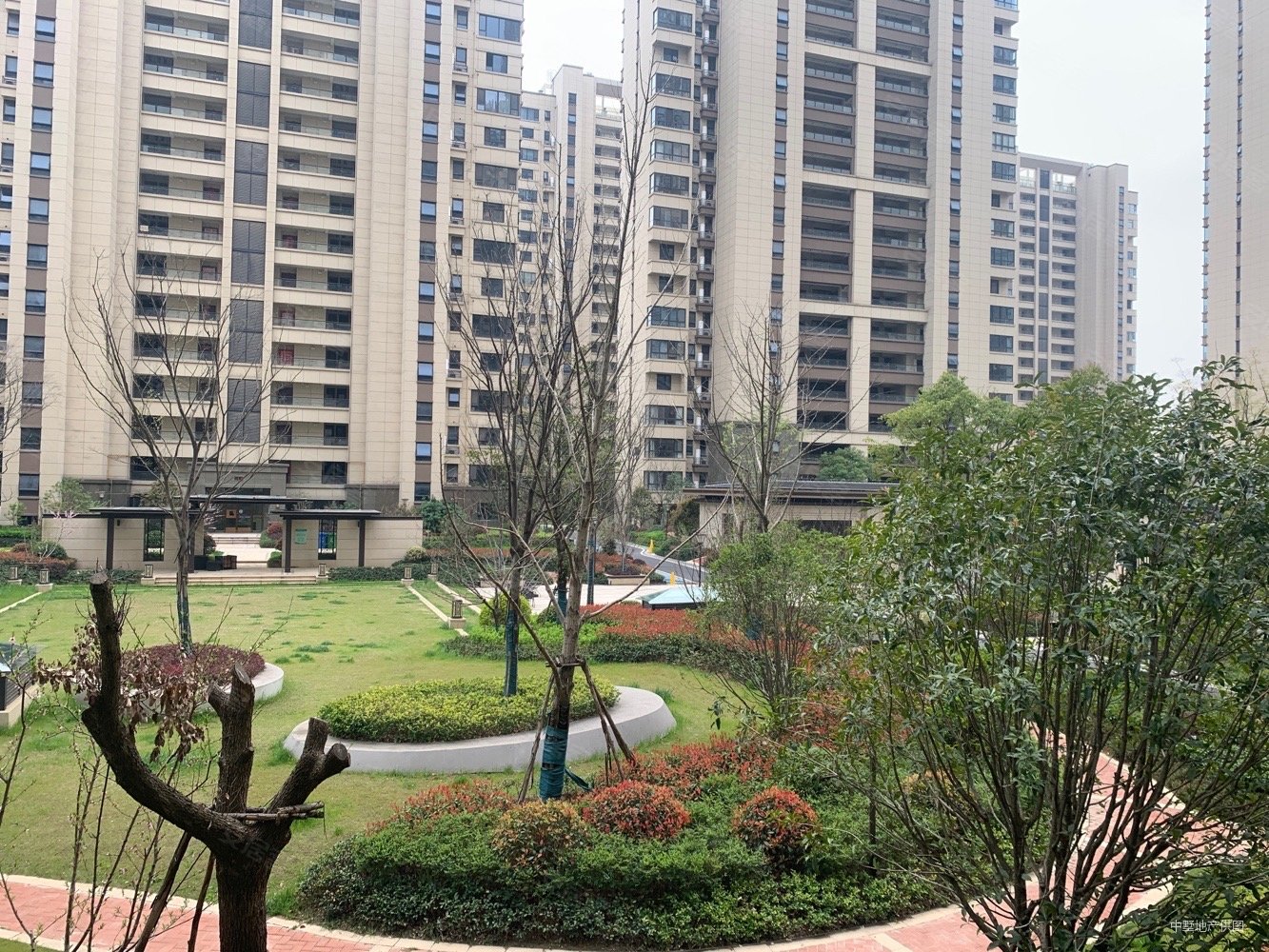 城建琥珀东华府(东苑)4室2厅2卫121.11㎡南北230万