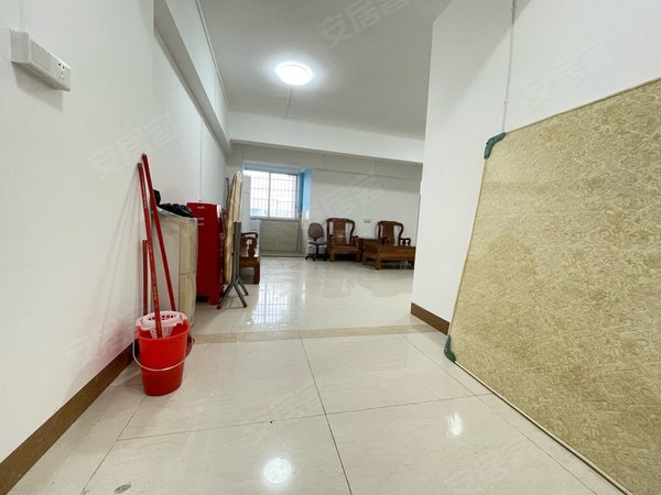 广州黄埔南岗鸿森大厦鸿森大厦 4室2厅2卫 3500元月 配套齐全 精装修