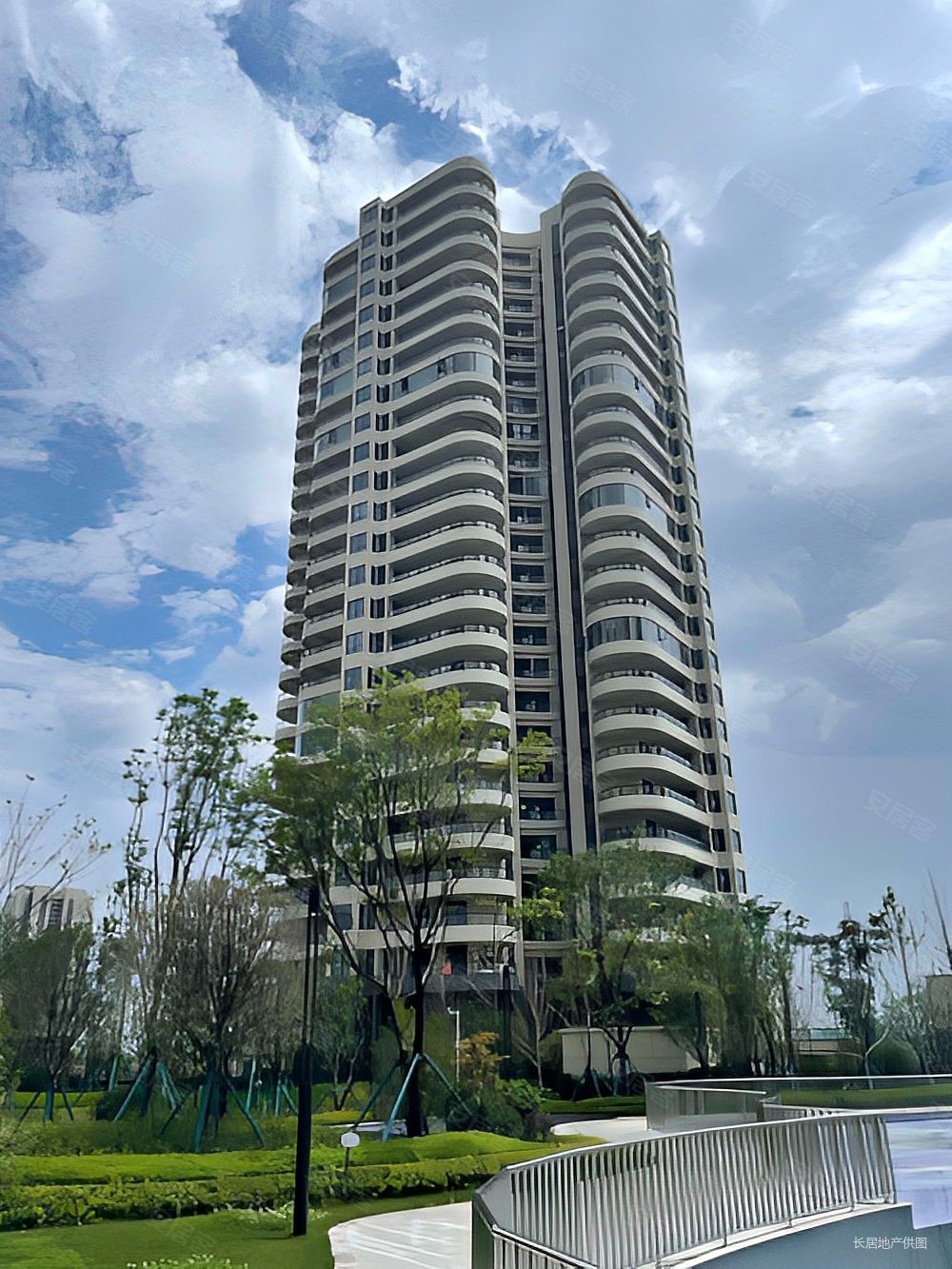 清凤滇池美岸3室2厅2卫115㎡南北108万