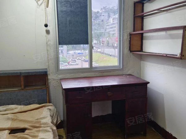 自贡自流井五星街郭家坳街顺龙坝居委会郭家坳街顺龙坝居委会 1室1厅1卫出租房源真实图片