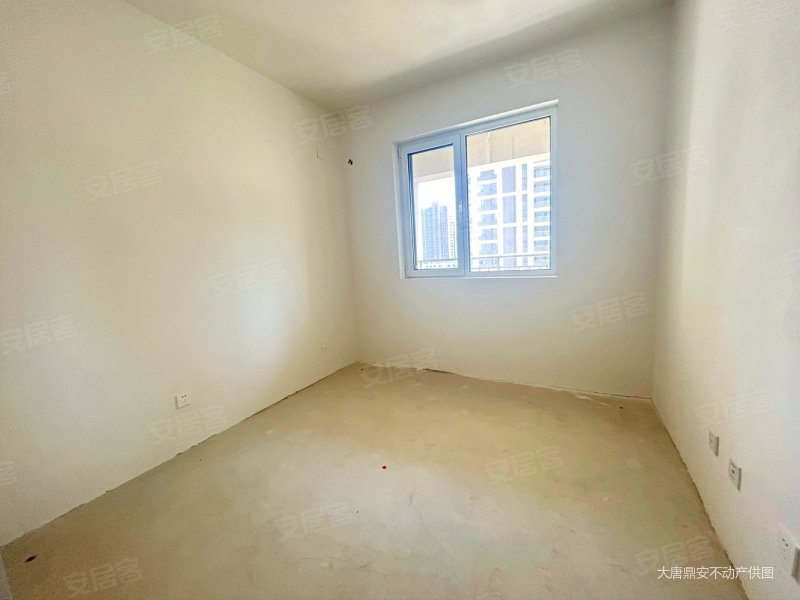 心怡海景苑 !新小区!老三小六中!配套成熟!随时看房!