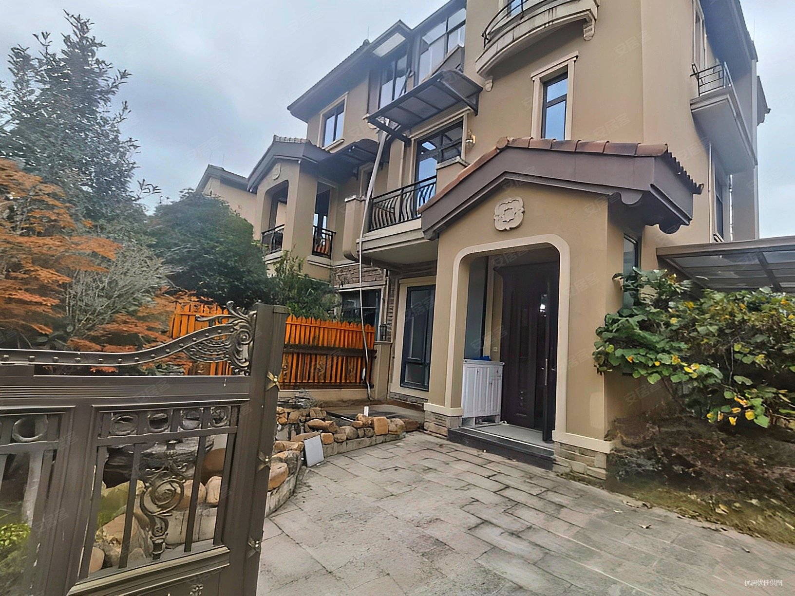 碧桂园三层别墅精装三房满两年关门卖全屋地暖花园150平,花溪碧桂园