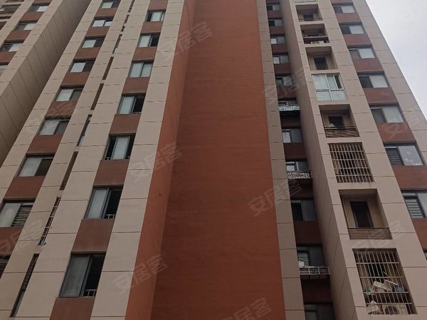 青岛市北杭州路云岭世家地铁口云岭世家3室2厅精装双气中层3500月议