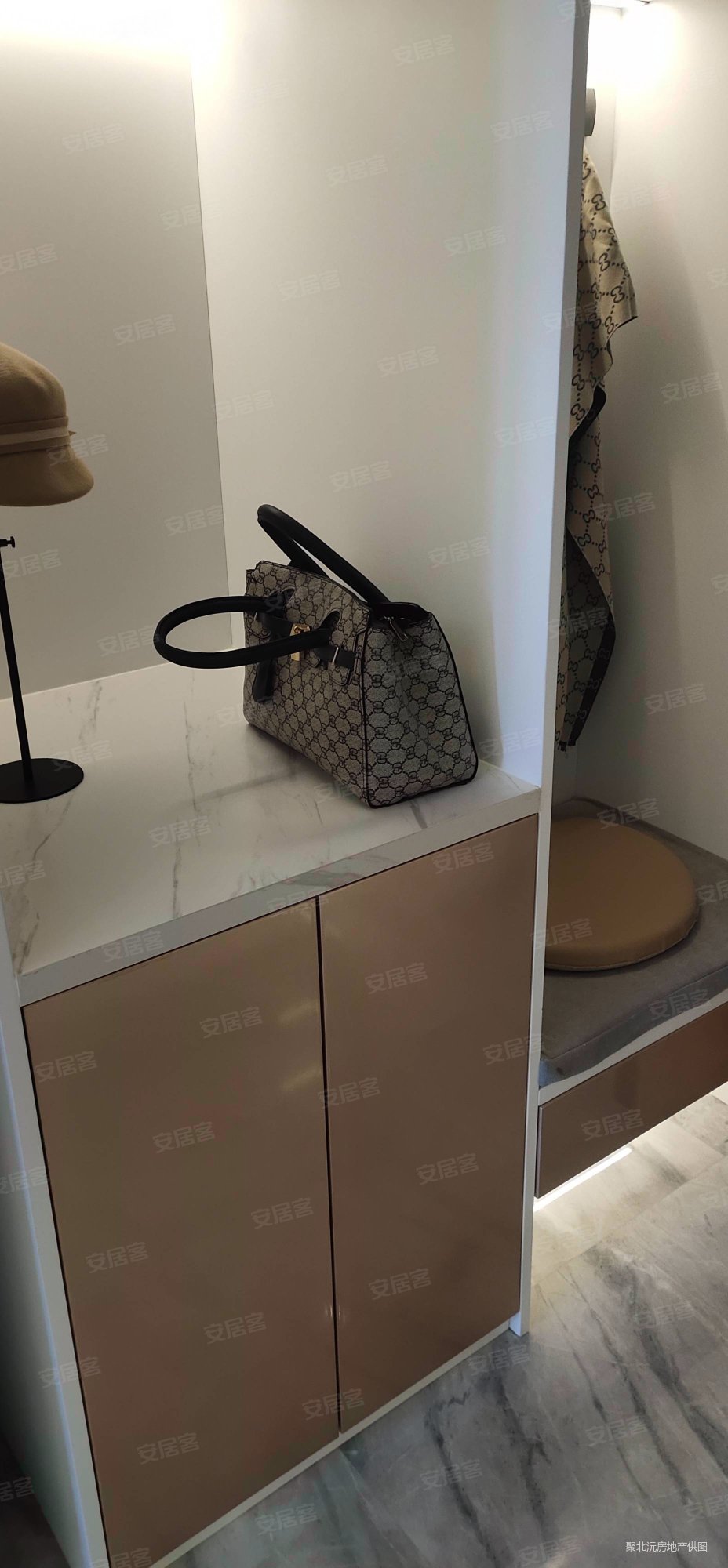 东都时代商务中心一区1室2厅1卫44㎡南北28万