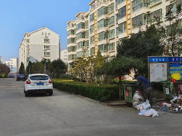 烟台龙口西城区中韵花园中韵花园五楼精装两室,家电家具齐全,1200月!