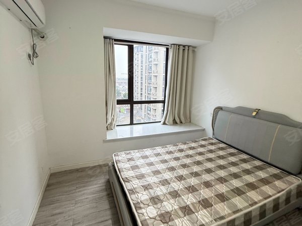 海宁长安镇农发区鸿翔东方郡长安仰山郡！精装三房出租！好楼层！边套出租房源真实图片