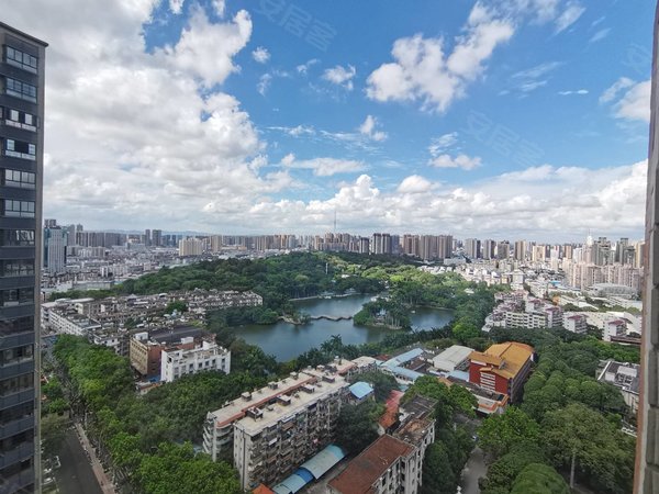 南宁兴宁民生太阳广场(兴宁)市中心附近新民路,223平米5房楼中楼,全新