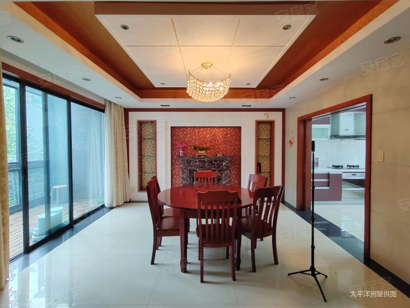 金地格林春晓(别墅) 联排 居住密度低 购物方便 南向采光好