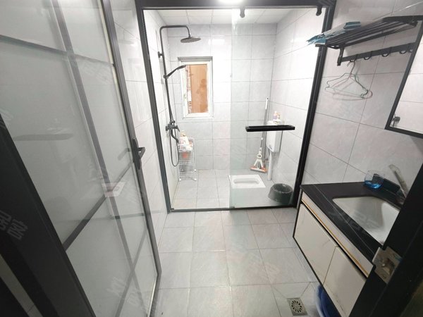 重庆巴南龙洲湾斌鑫江南时代大山村轻轨站,全新装修,出租,随时可以