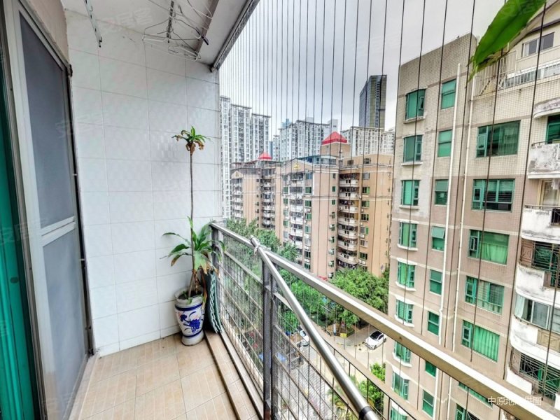 新港鸿花园 南北通透 满五   精装修 近地铁 商业配套齐全