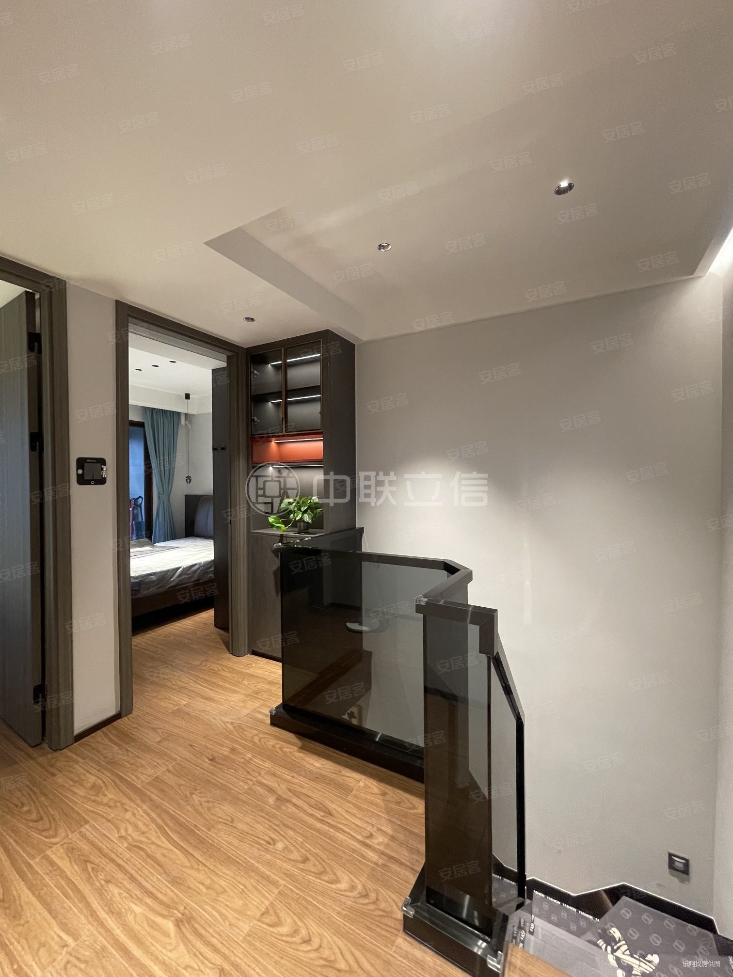 世茂福晟弘府 3房2卫,精装修复试楼 电梯高层 视野佳