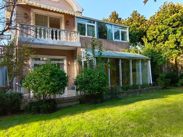 上海长宁西郊公园金虹别墅可办公可居家,龙溪路1号,位置好,看房有钥匙