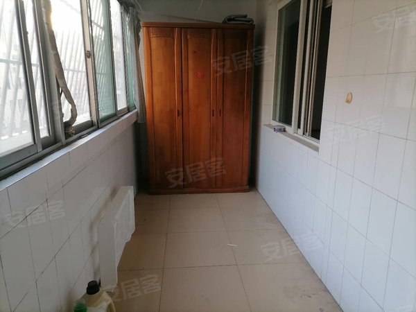 济宁任城盛泰广场银都花园怡景园银都花园三楼二室,家具家电,房子干净