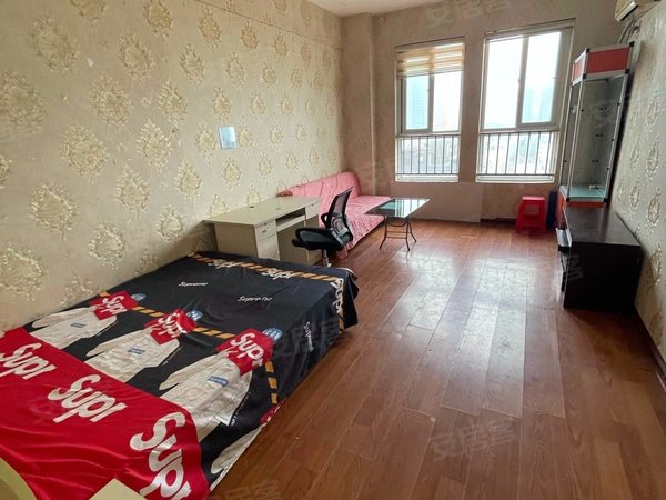 青岛平度李园圣凯国际800押一付一,可以短租,市中心房子,速度联系